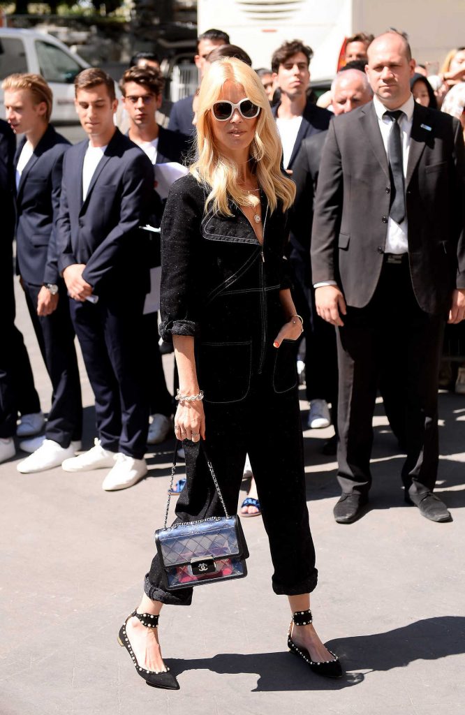 Claudia Schiffer Arrives at the Chanel Show During the Haute Couture Fashion Week in Paris 07/03/2017-3