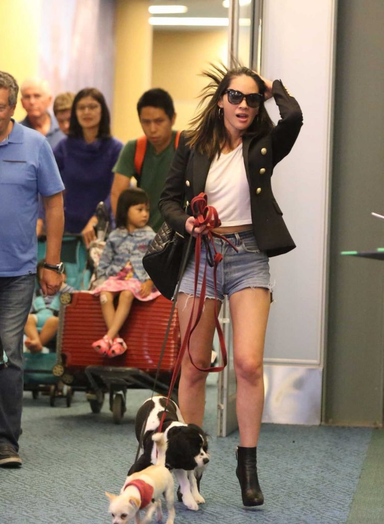 Olivia Munn Was Seen in Vancouver With Her Dogs 07/30/2017-2