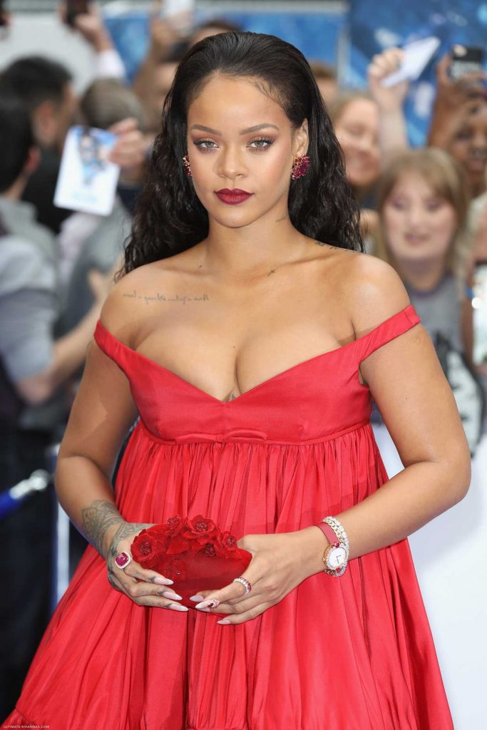 Rihanna Attends the Valerian Premiere in London 07/24/2017-5
