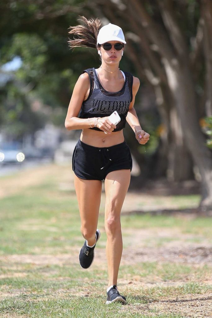 Alessandra Ambrosio Out for a Morning Jog in Santa Monica 08/01/2017-1
