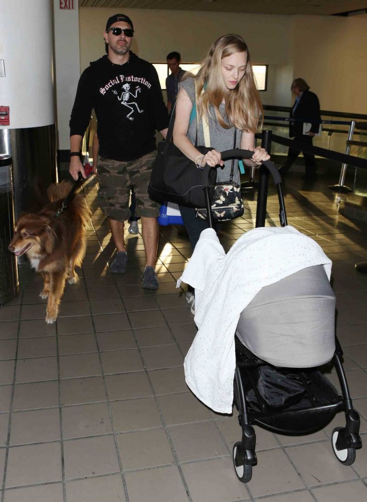 Amanda Seyfried Arrives at LAX Airport in LA With Her Husband Thomas Sadoski 08/22/2017-1