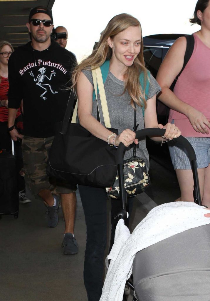 Amanda Seyfried Arrives at LAX Airport in LA With Her Husband Thomas Sadoski 08/22/2017-4