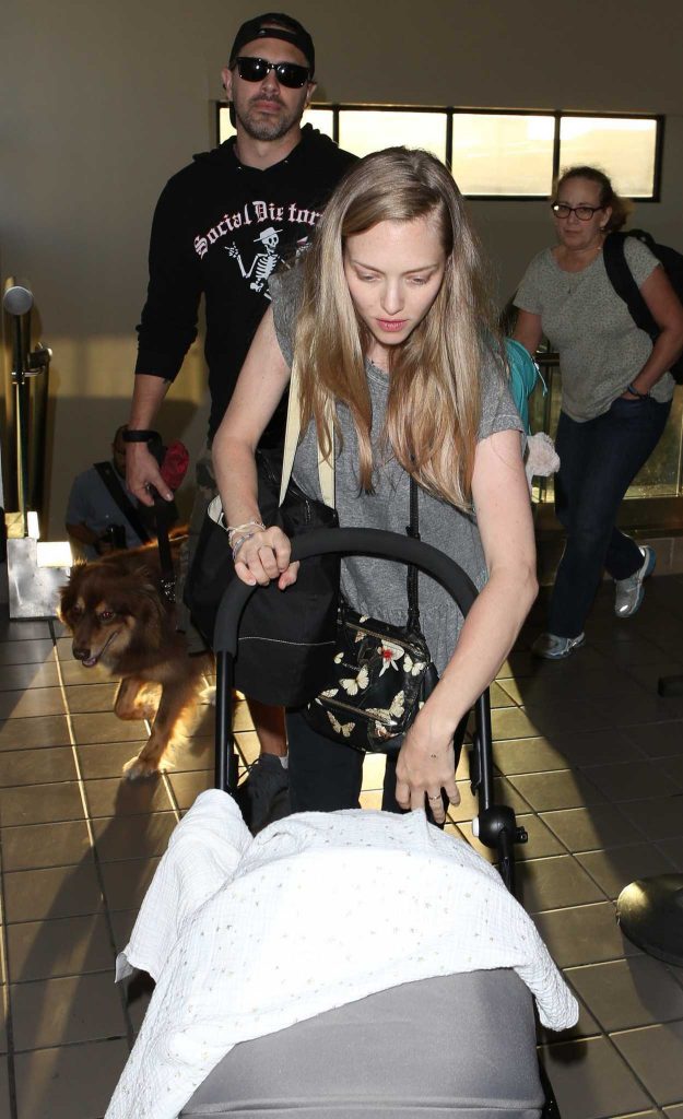 Amanda Seyfried Arrives at LAX Airport in LA With Her Husband Thomas Sadoski 08/22/2017-5