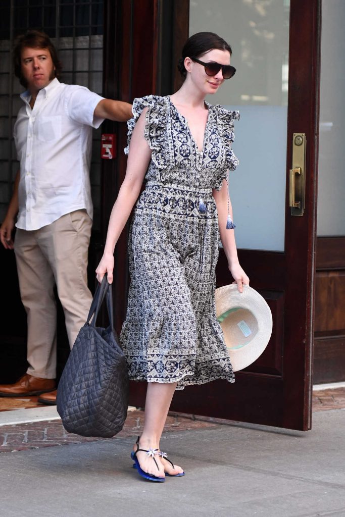 Anne Hathaway Leaves Her Hotel in NYC 08/25/2017-2
