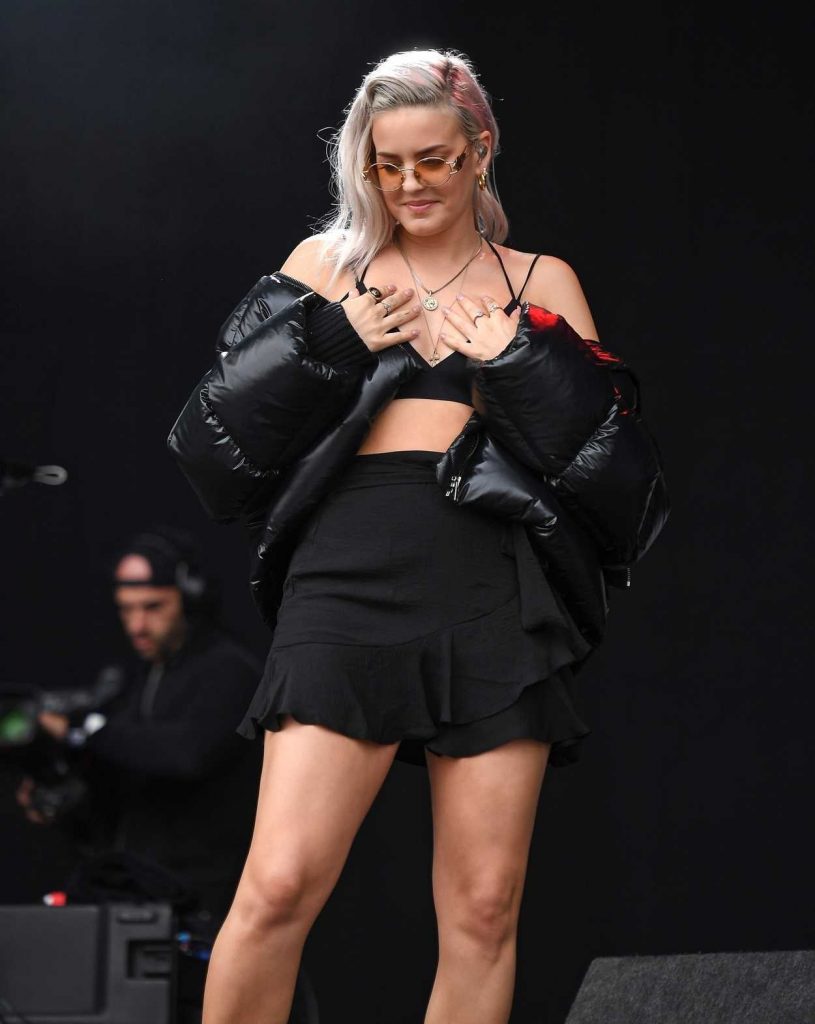 Anne-Marie Performes at the 2017 V Festival in Chelmsford 08/19/2017-3