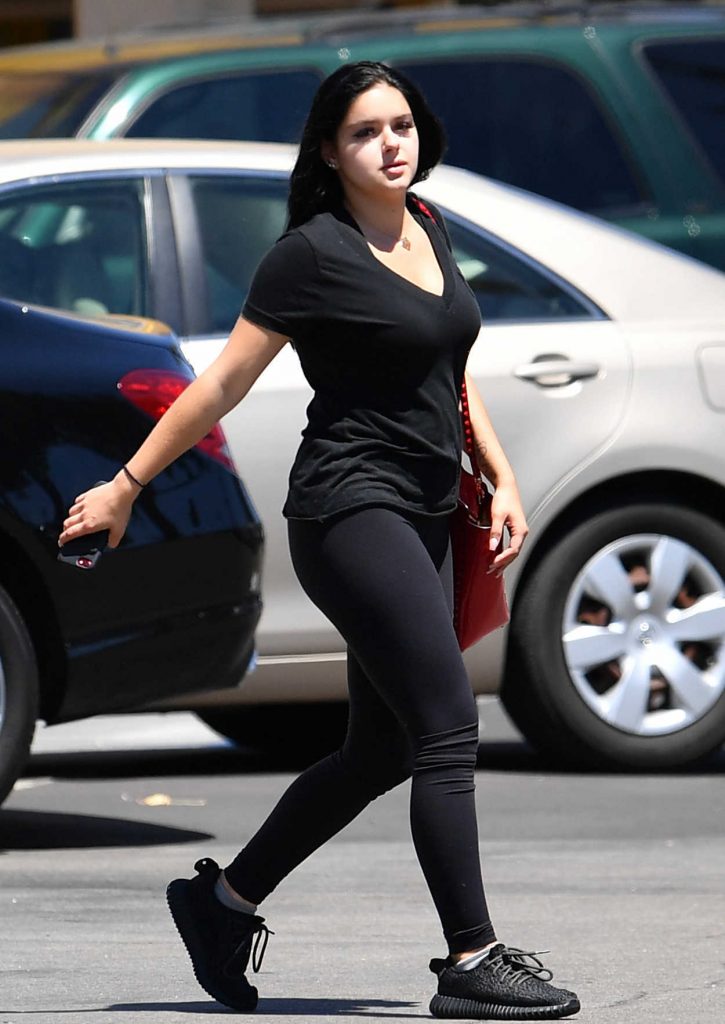 Ariel Winter Arrives at a Beauty Salon in North Hollywood 08/08/2017-1
