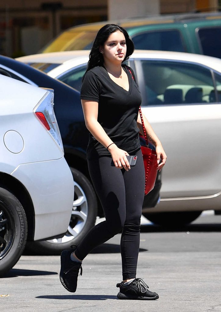 Ariel Winter Arrives at a Beauty Salon in North Hollywood 08/08/2017-2