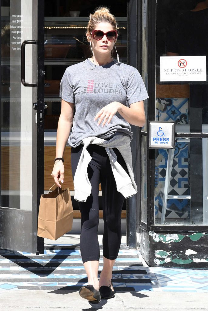Ashley Greene Arrives at Beverly Hills Nail Design in LA 08/12/2017-3