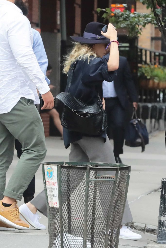 Ashley Olsen Leaves an Office Building in New York City 08/22/2017-1