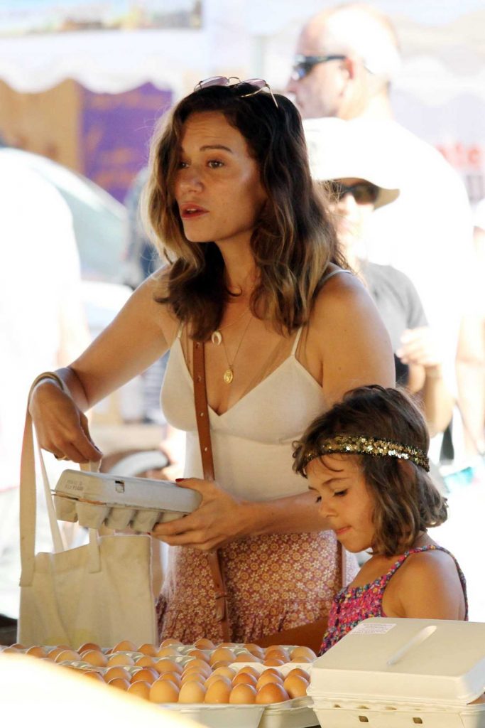 Bethany Joy Lenz Shops at the Farmers Market in Studio City With Her Daughter 08/27/2017-2