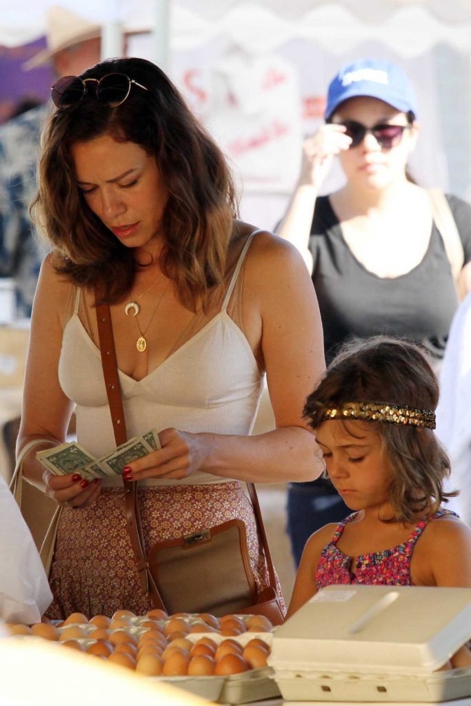 Bethany Joy Lenz Shops at the Farmers Market in Studio City With Her Daughter 08/27/2017-3