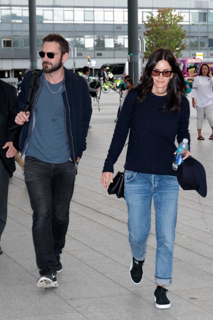 Courteney Cox Arrives at Heathrow Airport in London 08/04/2017-2