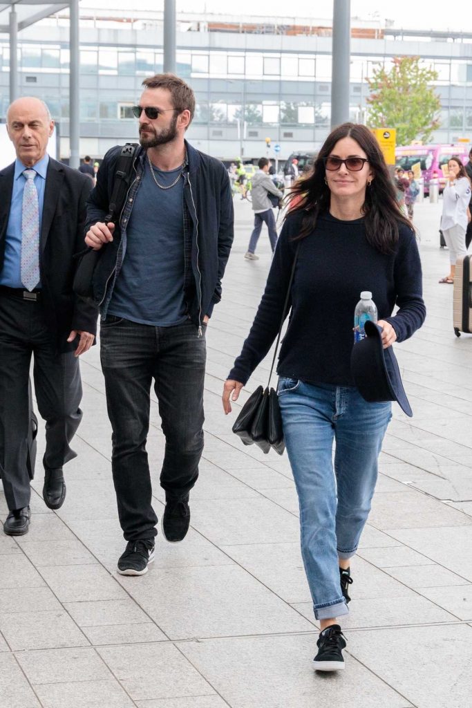 Courteney Cox Arrives at Heathrow Airport in London 08/04/2017-3