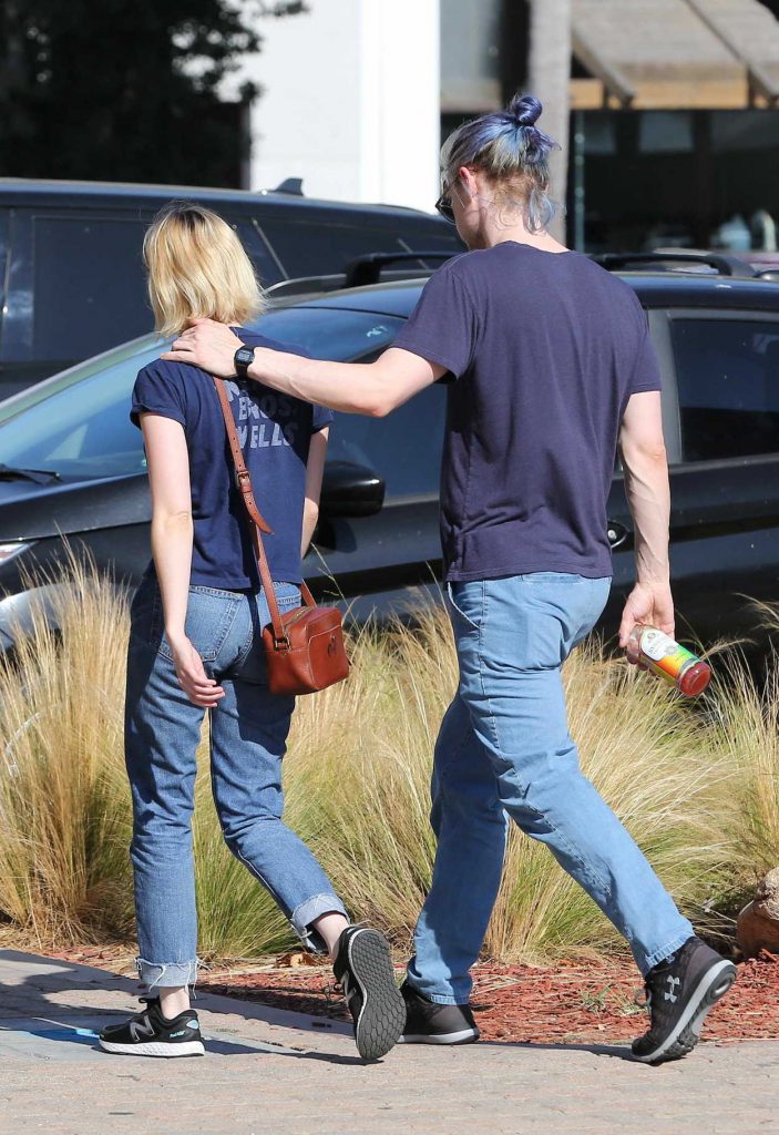 Emma Roberts Was Spotted Out in Malibu With Evan Peters 08/19/2017-5