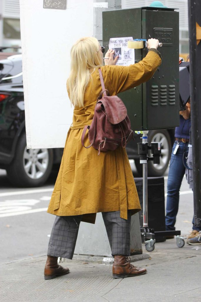 Emma Stone on the Set of Netflilx Series Maniac in Downtown Manhattan in NYC 08/14/2017-4
