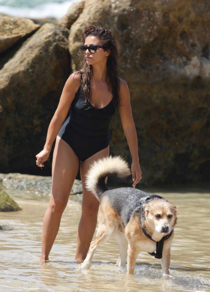 Monica Cruz Wears a Black Swimsuit at the Beach in Cadiz 08/16/2017-5