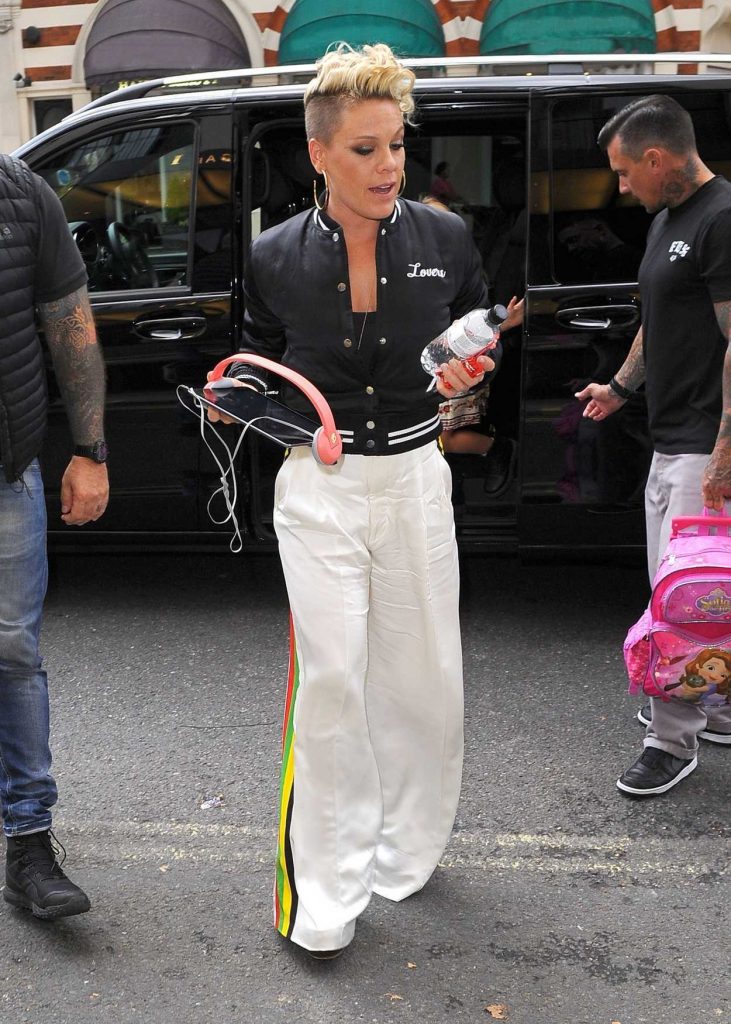 Pink Leaves Her Hotel in London 08/17/2017-2