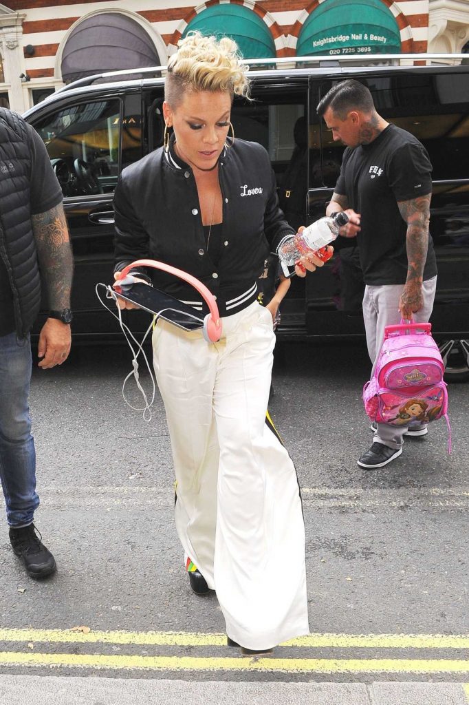 Pink Leaves Her Hotel in London 08/17/2017-3