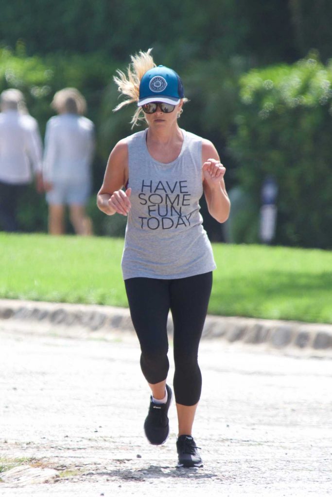 Reese Witherspoon Out for a Jog in Brentwood 08/27/2017-2