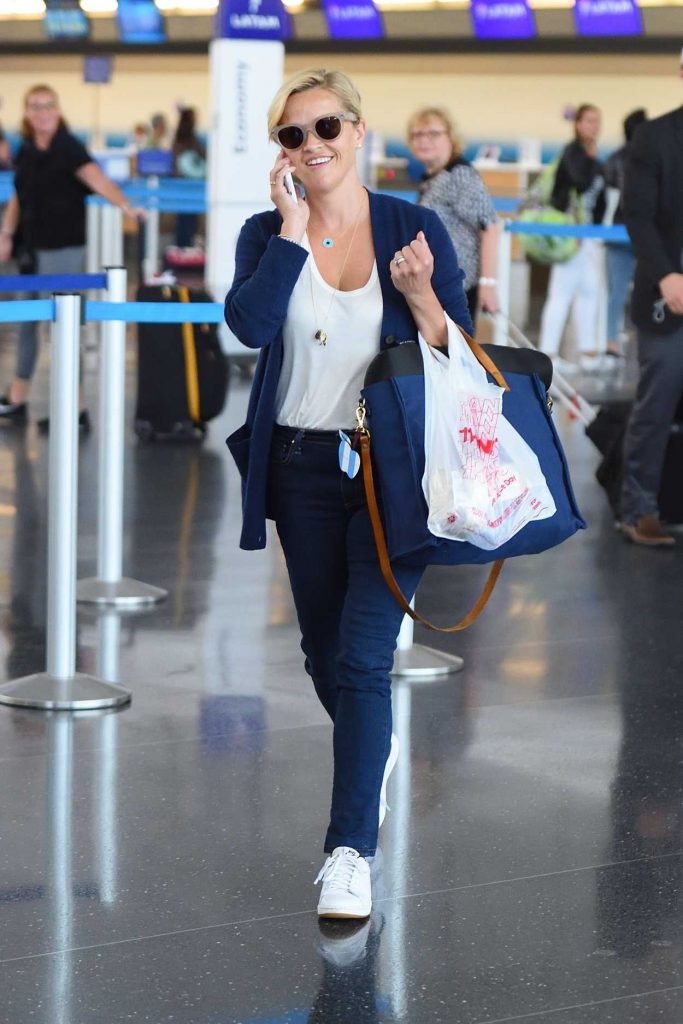 Reese Witherspoon Was Spotted at JFK Airport in New York 08/18/2017-2