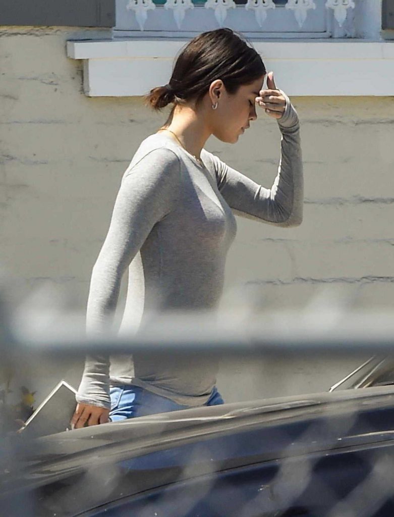 Selena Gomez Visits a Therapists Office in Los Angeles 08/22/2017-4