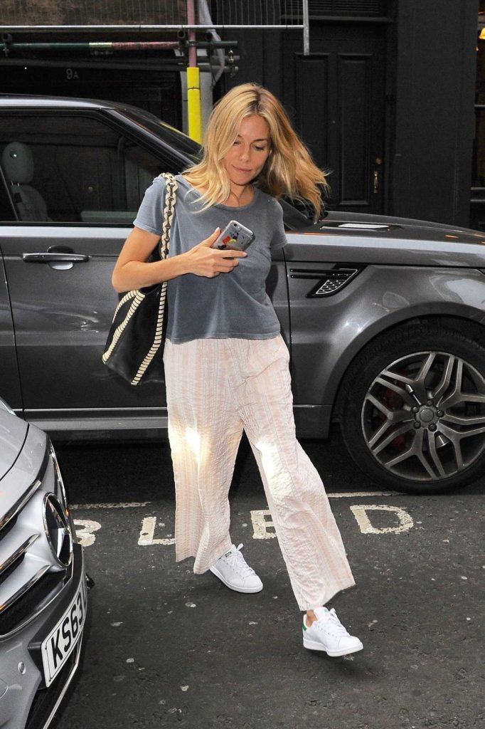Sienna Miller Leaves the Apollo Theatre in London 08/04/2017-3