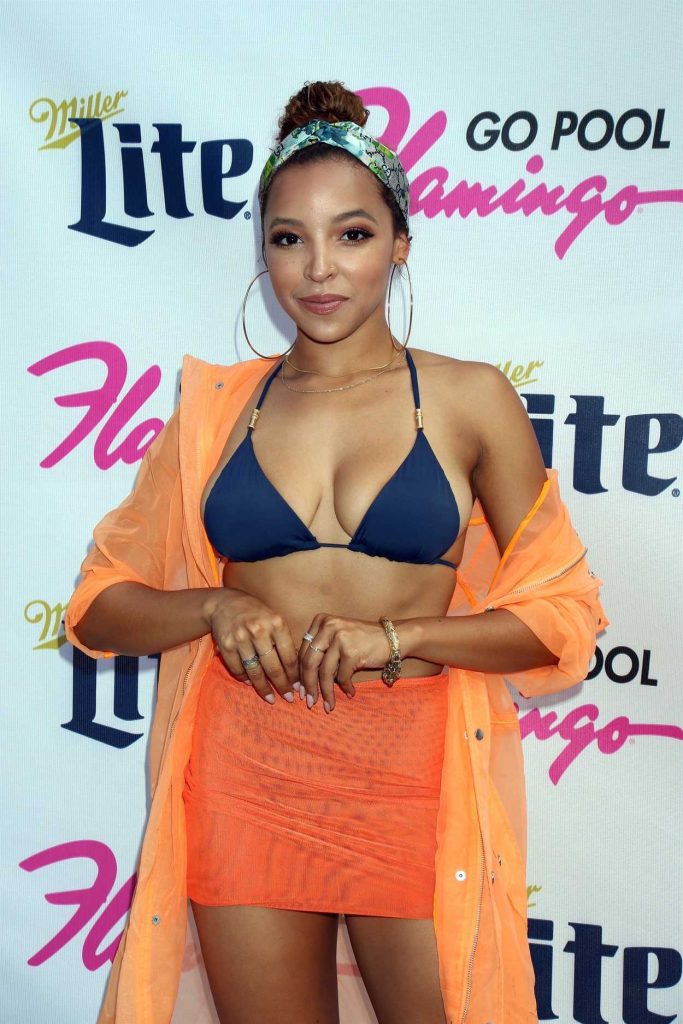 Tinashe Performs at GO Pool Las Vegas in the Flamingo Hotel and Casino 08/12/2017-2