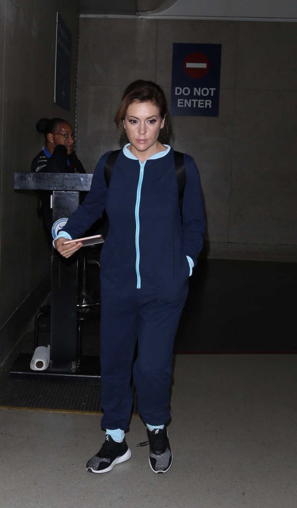 Alyssa Milano Arrives at LAX Airport in Los Angeles 09/02/2017-1