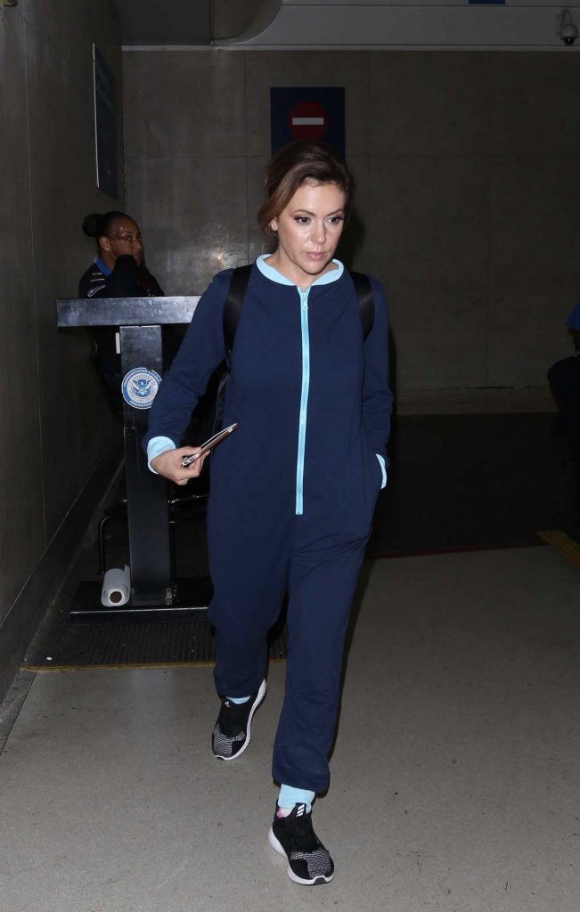 Alyssa Milano Arrives at LAX Airport in Los Angeles 09/02/2017-2