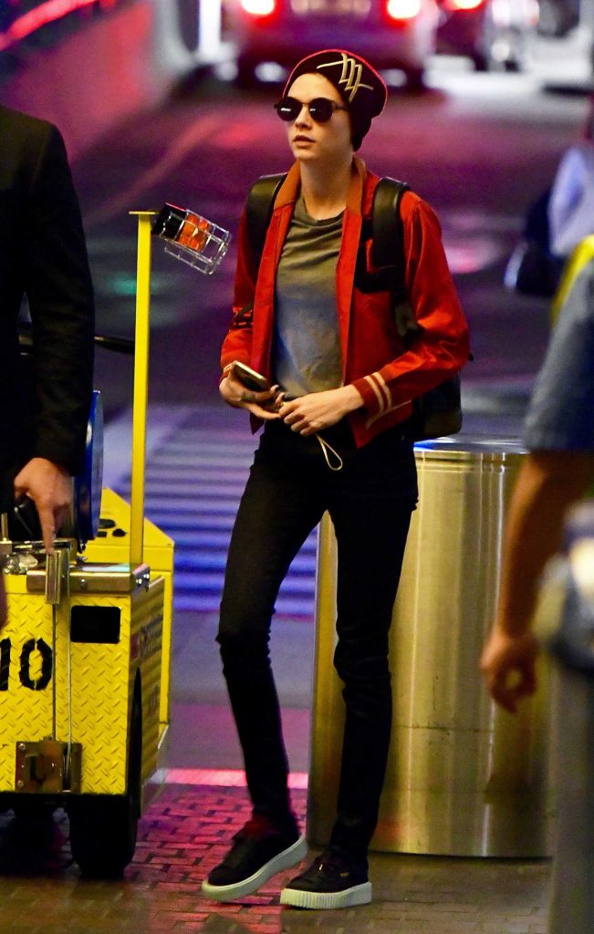 Cara Delevingne Was Spotted at LAX Airport in Los Angeles 09/14/2017-1
