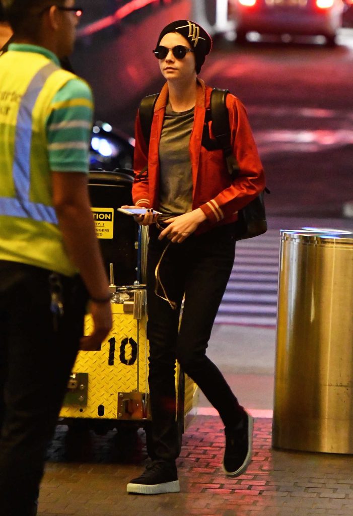 Cara Delevingne Was Spotted at LAX Airport in Los Angeles 09/14/2017-3