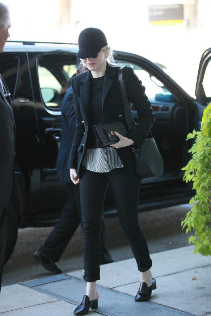 Emma Stone Was Spotted at Toronto Pearson International Airport in Toronto 09/11/2017-1