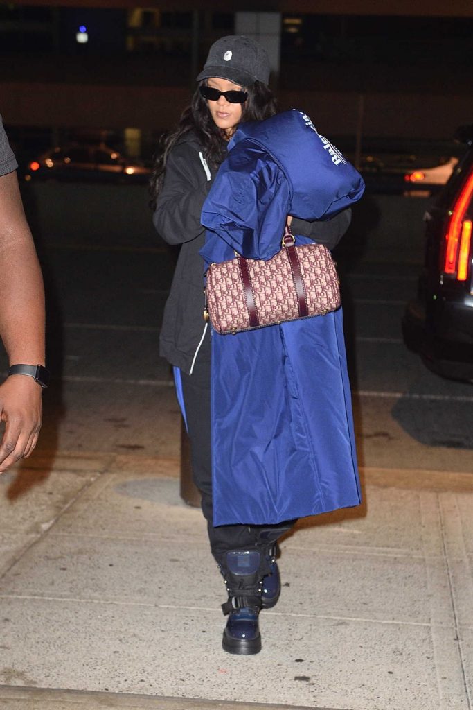 Rihanna Arrives at JFK Airport in New York City 09/17/2017-1