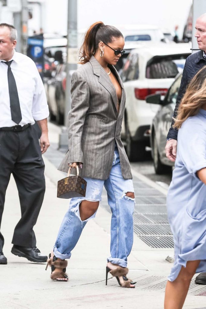 Rihanna Was Seen Out in New York 09/09/2017-4