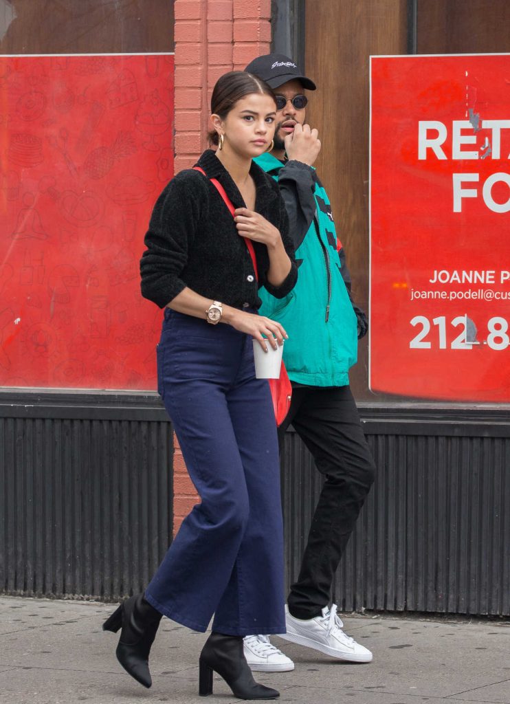 Selena Gomez Visits a Pet Shop on a Rainy Day in West Village, NYC 09/03/2017-2
