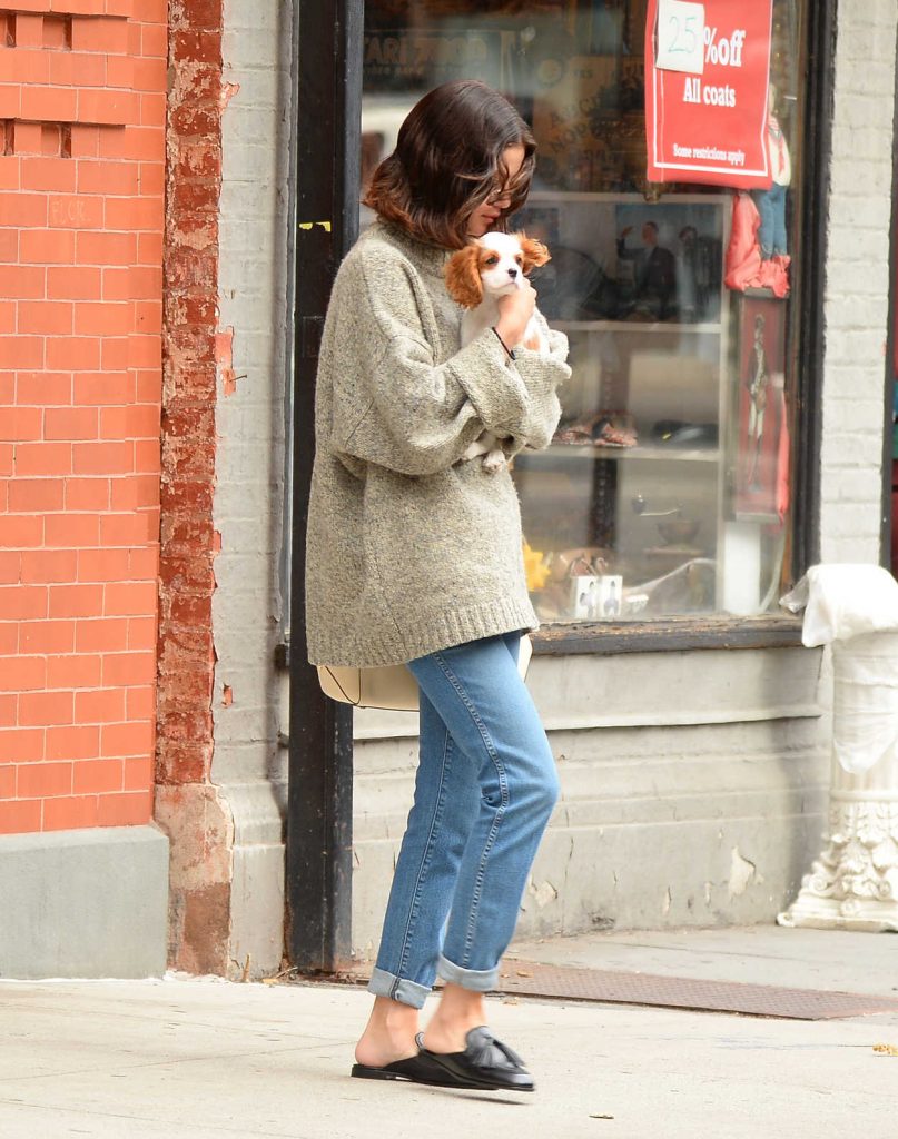 Selena Gomez Was Seen With Her Puppy in Soho, NYC 09/20/2017-3