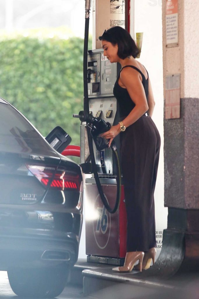 Vanessa Hudgens Was Seen at the Gas Station in LA 08/31/2017-5