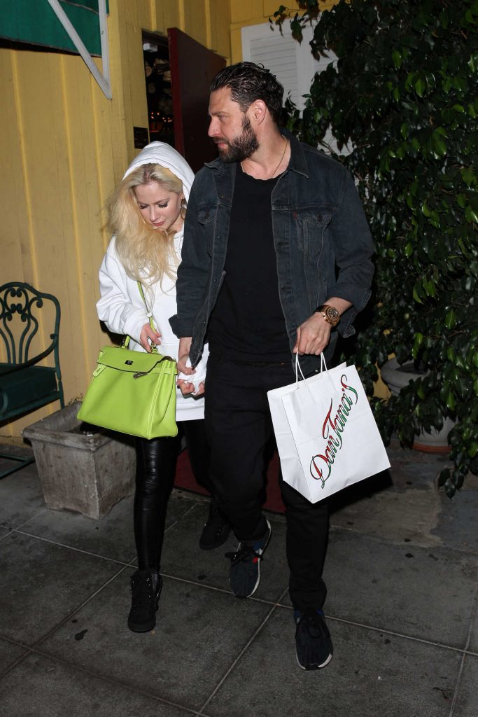 Avril Lavigne Has a Dinner Date at Dan Tana's Restaurant in West Hollywood 10/15/2017-3