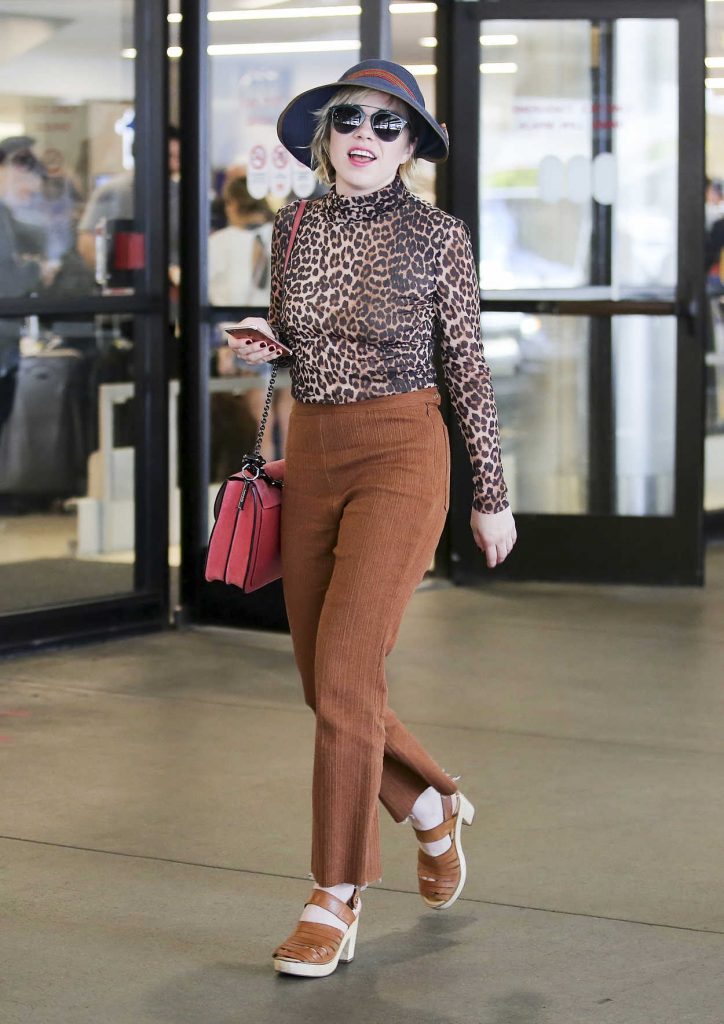 Carly Rae Jepsen Was Spotted at LAX Airport in LA 10/07/2017-1