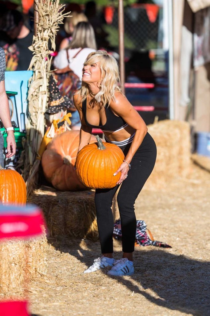 CJ Perry Was Seen at Tina's Pumpkin Patch in Los Angeles 10/25/2017-4