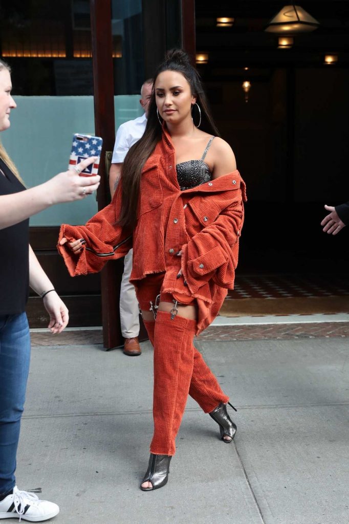 Demi Lovato Leaves Her Hotel in New York 10/07/2017-3