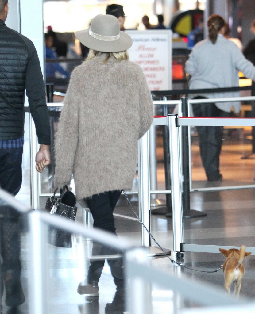 Jennifer Lawrence Was Spotted at JFK Airport in NYC 10/01/2017-3