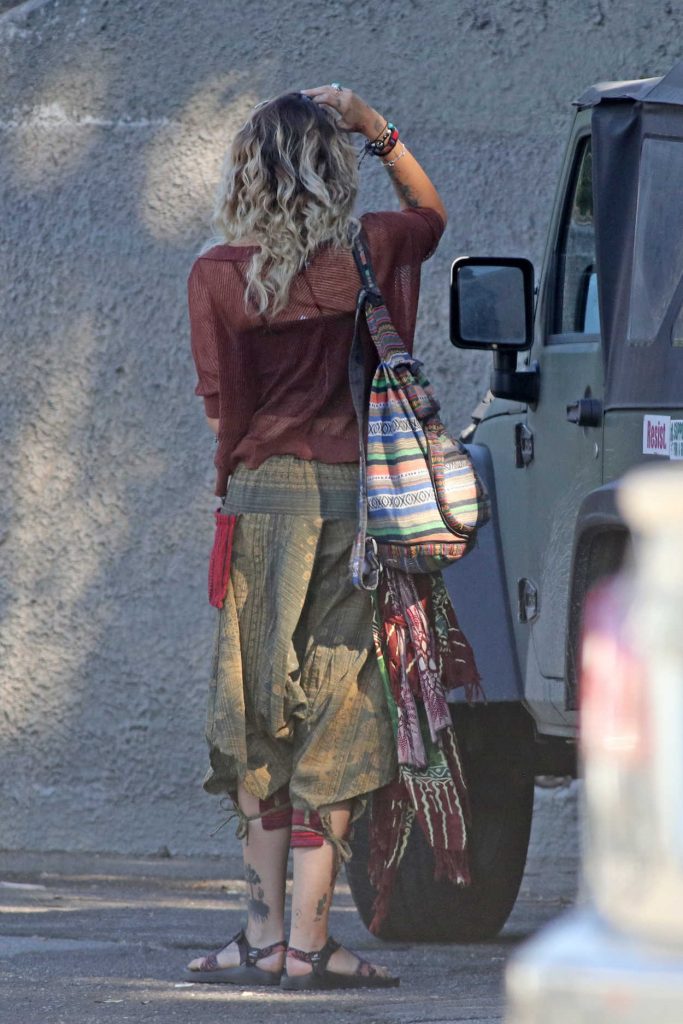 Paris Jackson Was Seen Out in Los Angeles 10/27/2017-5