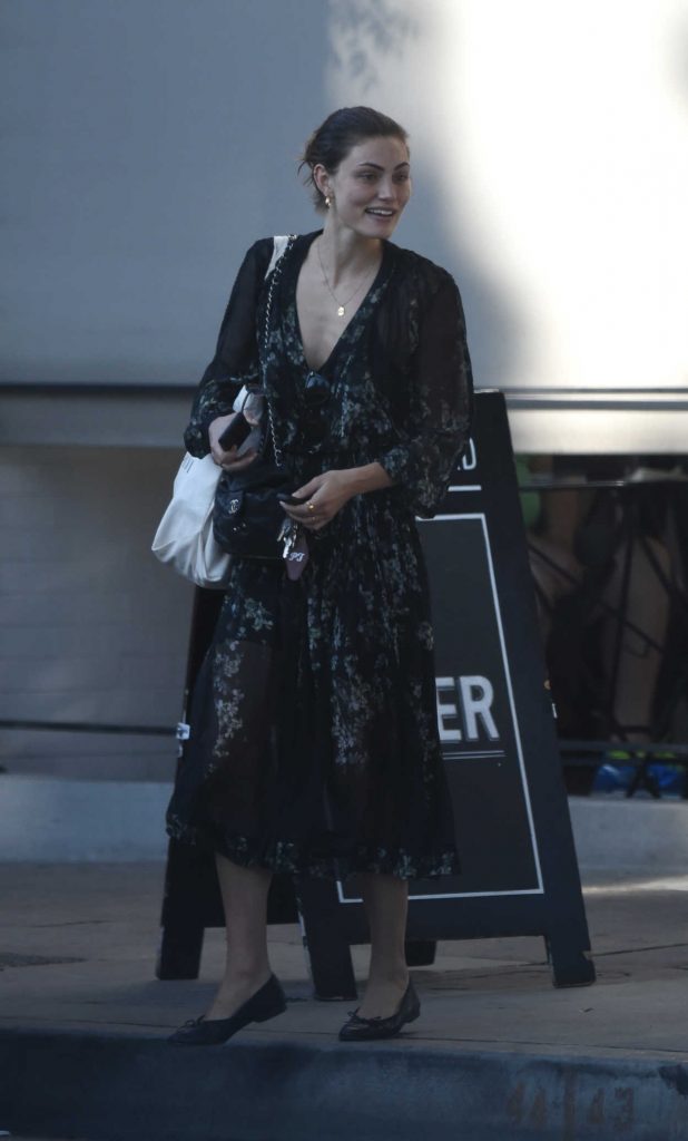 Phoebe Tonkin Was Spotted Out in Los Angeles 10/29/2017-2