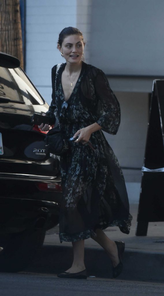 Phoebe Tonkin Was Spotted Out in Los Angeles 10/29/2017-3