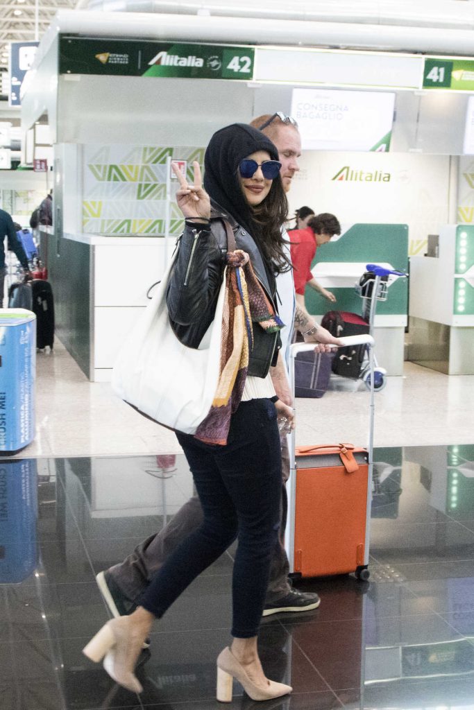 Priyanka Chopra Was Spotted at Fiumicino Airport in Rome 10/12/2017-1