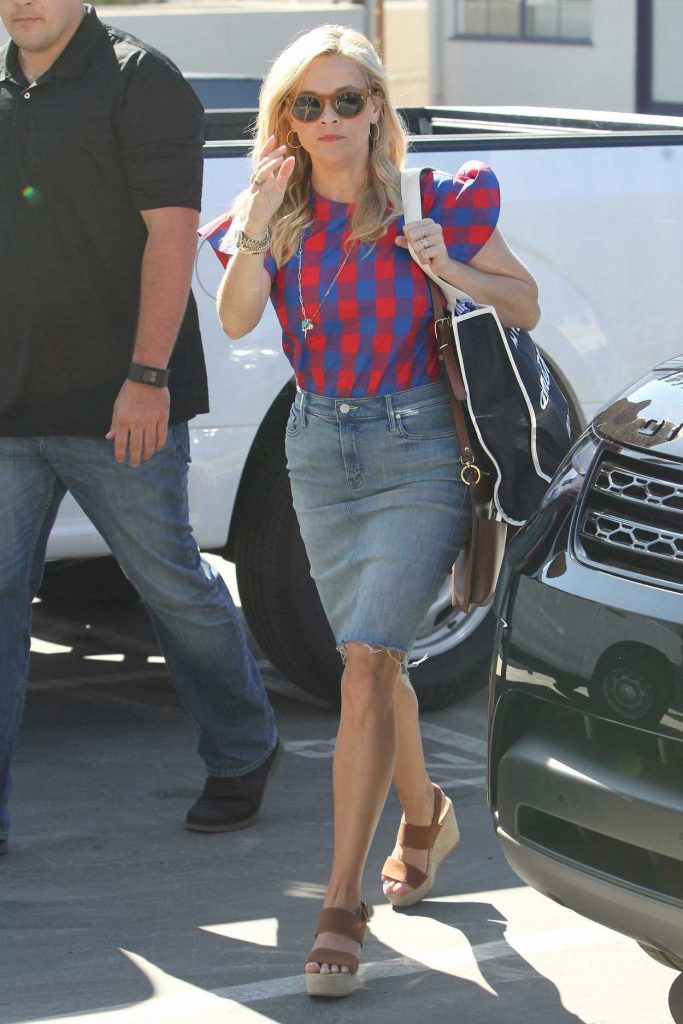 Reese Witherspoon Out for a Business Meeting in Santa Monica 10/17/2017-3