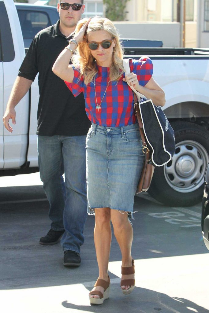 Reese Witherspoon Out for a Business Meeting in Santa Monica 10/17/2017-4