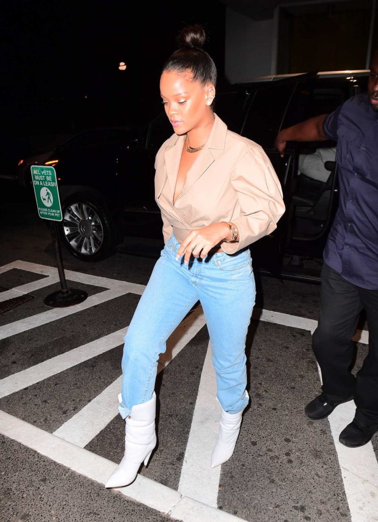 Rihanna Heads to the Dentist in New York City 10/11/2017-5