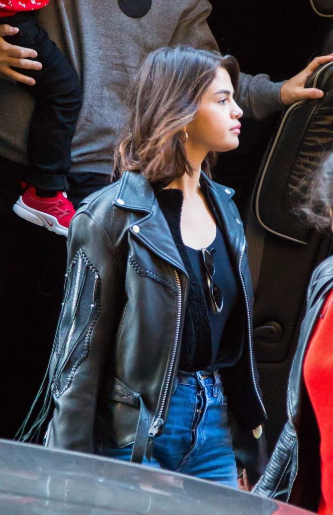 Selena Gomez Goes to Hillsong Church Sunday Service at Hammerstein Ballroom in NYC 10/01/2017-4